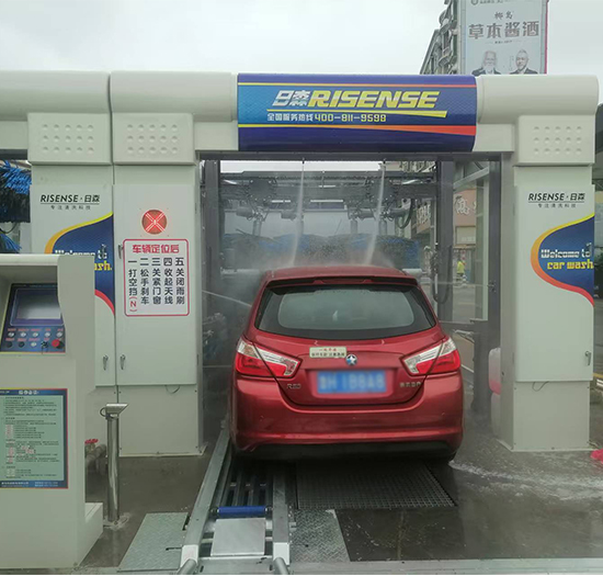 广东加油站安装2台日森隧道式洗车机